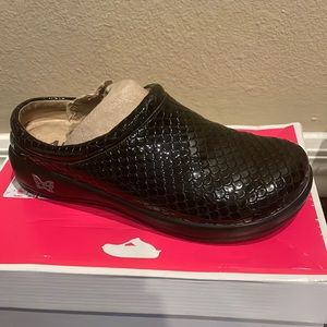 Womens black Algeria loafers (black droplet)
